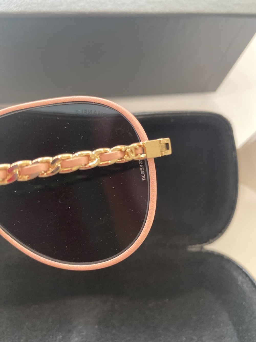 Chanel pink leather pilot sunlasses - Picture 6 of 9
